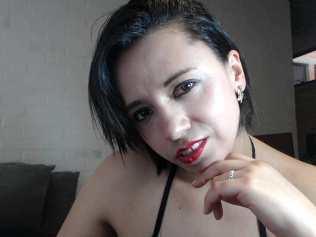 BellaLolita - Chat live hard with this shaved pussy 18+ teen woman 