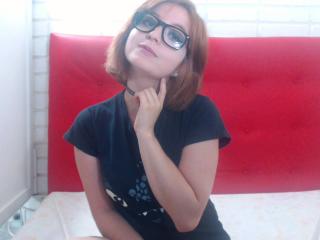 CataleyaFoxy - Webcam live xXx with a average hooter Girl 