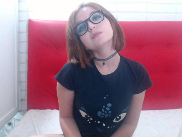 CataleyaFoxy - Live x with this shaved intimate parts Hot chicks 