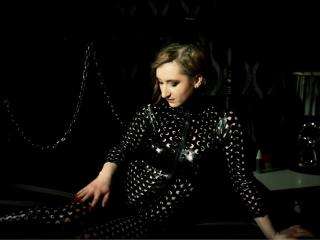YourFetishDesire - Chat live exciting with a shaved intimate parts Dominatrix 