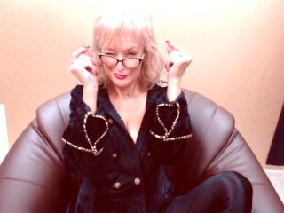 DixieSutton - Video chat sex with this fair hair Lady over 35 