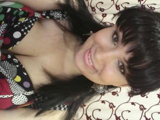 AOneTrueWoman - Live cam sex with this shaved intimate parts Sexy mother 