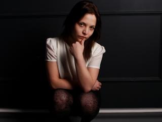 PamSilver - online show porn with this European 18+ teen woman 