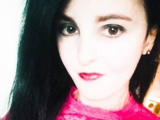 Cleophee - online show hot with a dark hair Young lady 