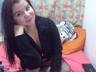 Luzzete - Web cam sexy with this trimmed vagina Lady 
