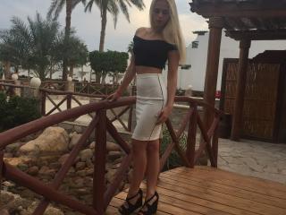 Ananas69 - Chat nude with this gold hair Young lady 