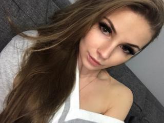 LarissaSexy69 - Webcam x avec cette Resplendissante jeune demoiselle hot épilée sur Xlove 