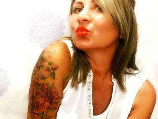 ChaudeEvely - Live cam exciting with this White Horny lady 