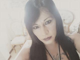 CandelaSexy69 - Live chat excitant avec cette Transsexuel épilée sur le service Xlove 