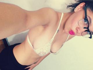 KimberlleSweet - Video chat sex with this shaved pubis 18+ teen woman 