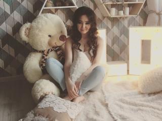 RaphaelaLover - Webcam x with this brunet Young lady 
