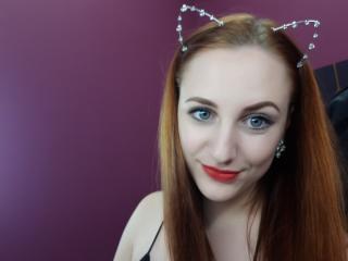 ChristinaRayX - Chat cam sexy with a Young and sexy lady with average hooters 