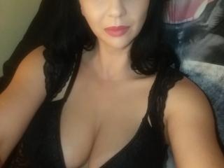 RanyLorena - Spectacle porn avec une Cougar avec des seins bien proportionnés  