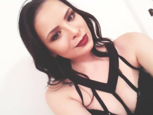 ShiaAston - Chat live xXx with a hot body 18+ teen woman 