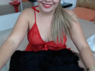 AmelieHott - Webcam live sexy with a light-haired 18+ teen woman 