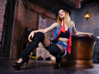 KatherineMidnight - Live chat sex with this standard build Attractive woman 