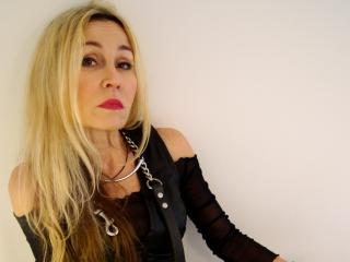 CrystalStar - Chat live sexy with this platinum hair Lady over 35 