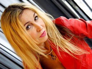 CrystalStar - Live chat xXx with a trimmed private part Lady over 35 