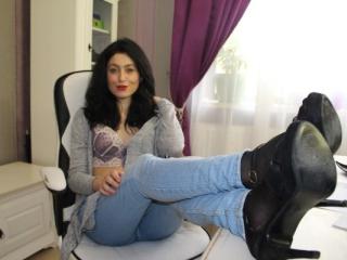 LoraMasary - Web cam exciting with this shaved pussy Girl 