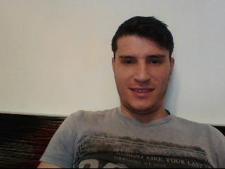 Gentilchriss - online chat sexy with this dark hair Horny gay lads 