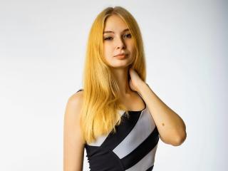 EffectBlonde - Webcam live hot with this standard build Sexy girl 