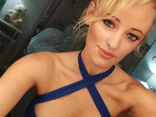 KittyCuteX - Webcam sexy with a White Young and sexy lady 