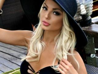 VikkiX69 - Chat cam nude with this muscular build College hotties 