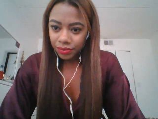 DiamondOne - Cam nude with a well built Attractive woman 