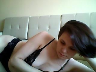 MargieAzalea - Live nude with a European Girl 