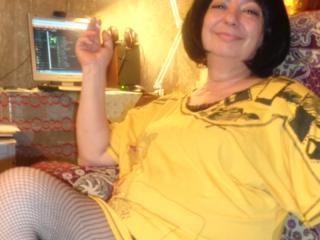 MuzaSoul - Chat live xXx avec une Model mature avec une touffe poilue  