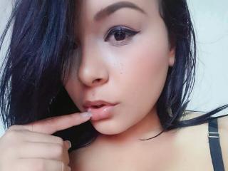 ChiaraX - Live chat hot with this brunet Sexy babes 