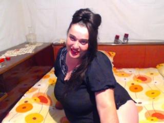 LaraBriliant - Web cam hard with a MILF with huge tits 