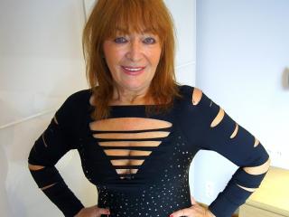 MuttiTerry - Show live x avec cette Camgirl mature avec le sexe entièrement tondu  