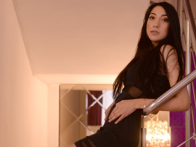 KaleopeMoon - Live hard with a average constitution 18+ teen woman 