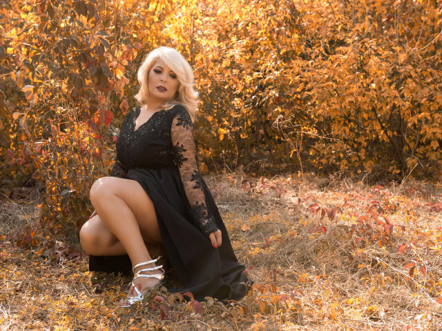 SweetHotBlondeB - Live sex cam - 5247212