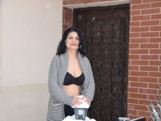 ValentinaSanchez - Chat cam xXx with this trimmed pubis Lady over 35 