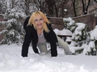 DivineDaniele - chat online xXx with a golden hair Lady over 35 