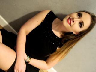 FeelSasha - Chat live hot with this underweight body 18+ teen woman 