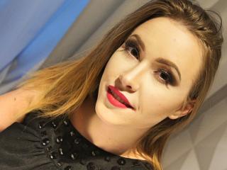 FeelSasha - Webcam live hot with a shaved private part Girl 