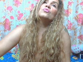 KairaLove - online show sex with this shaved pubis Lady 