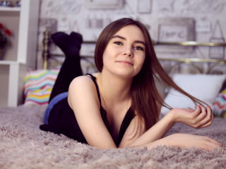 TenderAngelCarly - Live chat sexe avec cette Fabuleuse jeune canon filiforme sur la plateforme Xlove 