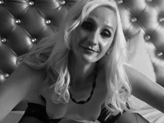 InnesTaylor - Webcam live xXx with a European Sexy lady 
