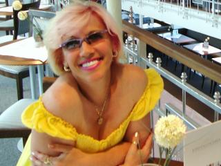 HappyLady69 - chat online sexy with this European Exciting MILF 