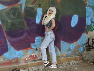 Annisha - Web cam hot with this arab Girl 