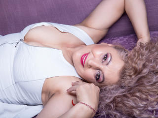 MatureEroticForYou - Web cam porno avec cette Mature avec des cheveux blonds naturels sur la plateforme XLove.com 