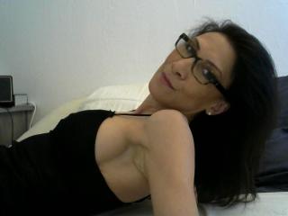 Eleana - Show exciting with a vigorous body Attractive woman 