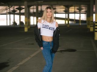 NikiSkyler - Chat live sexy with this golden hair College hotties 