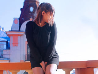 PlayfulKarry - Show live sexy with this European Hot chick 