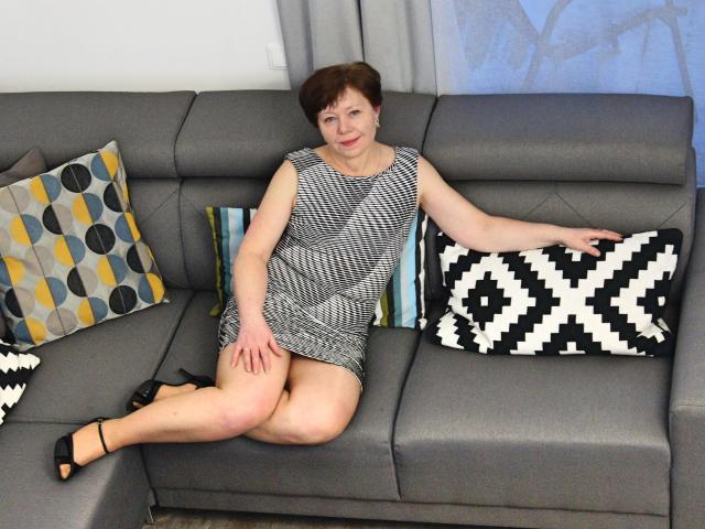 AdeleLoveEx - Webcam live sexy with this trimmed pussy Sexy mother 