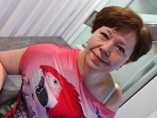 AdeleLoveEx - Live cam sexy avec une Mature anatomie parfaite sur la plateforme Milf-Cam 